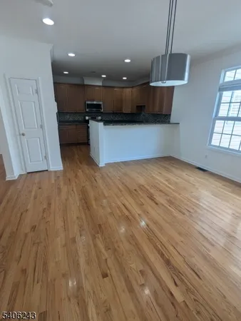 $5,495 | 200 Burnett Avenue, Unit 3, Maplewood, NJ 07040