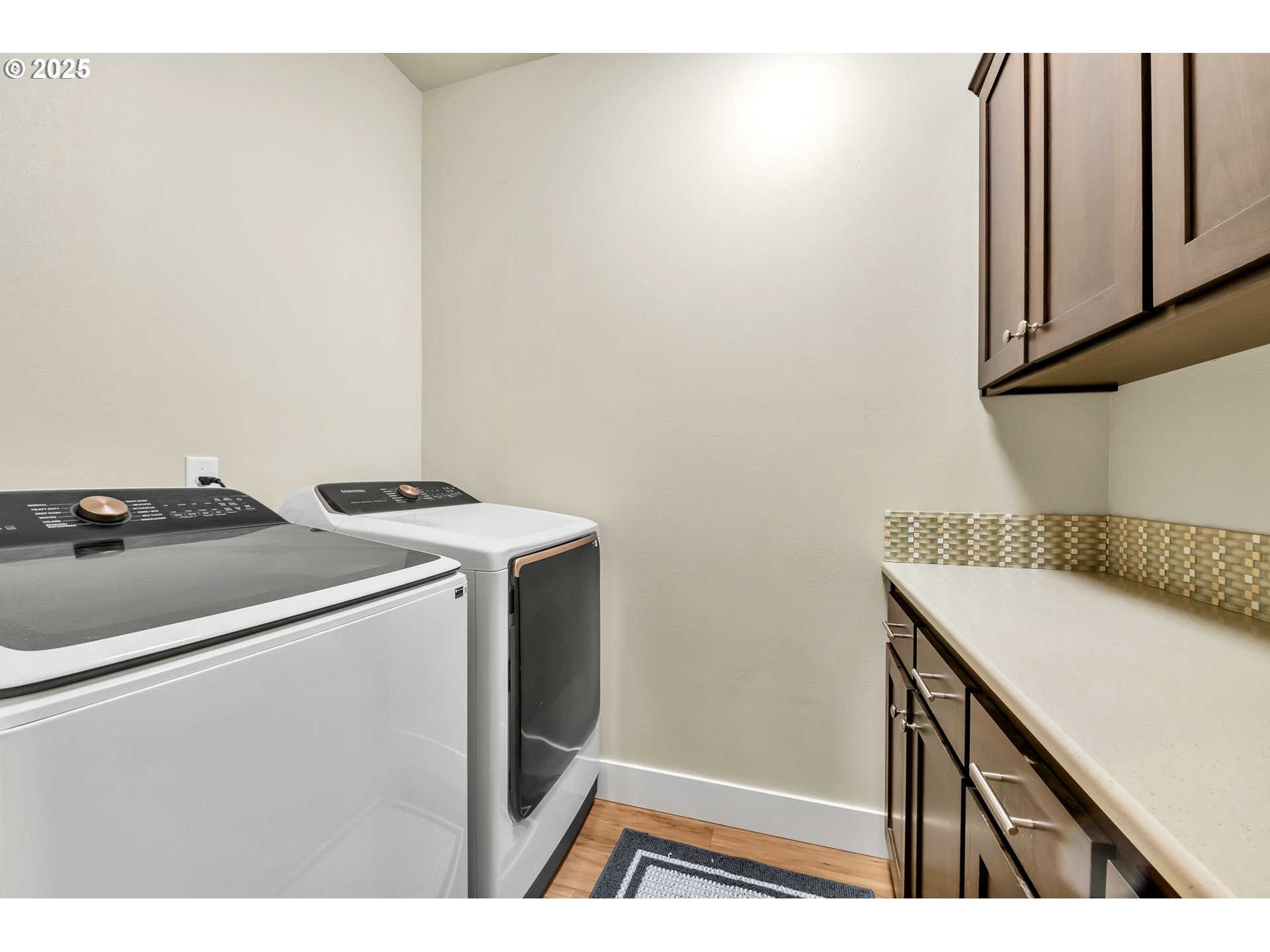 24701 Nottingham Street Veneta, OR 97487 - Photo 18 of 28 a utility room with dryer and washer