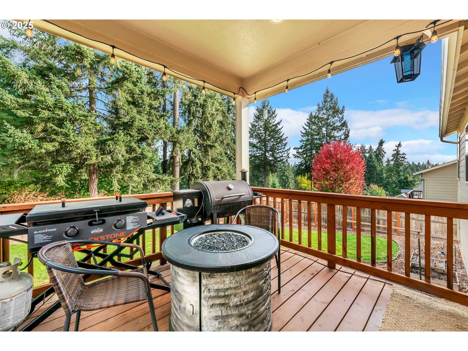 24701 Nottingham Street Veneta, OR 97487 - Photo 19 of 28 a view of a chairs and table in the patio