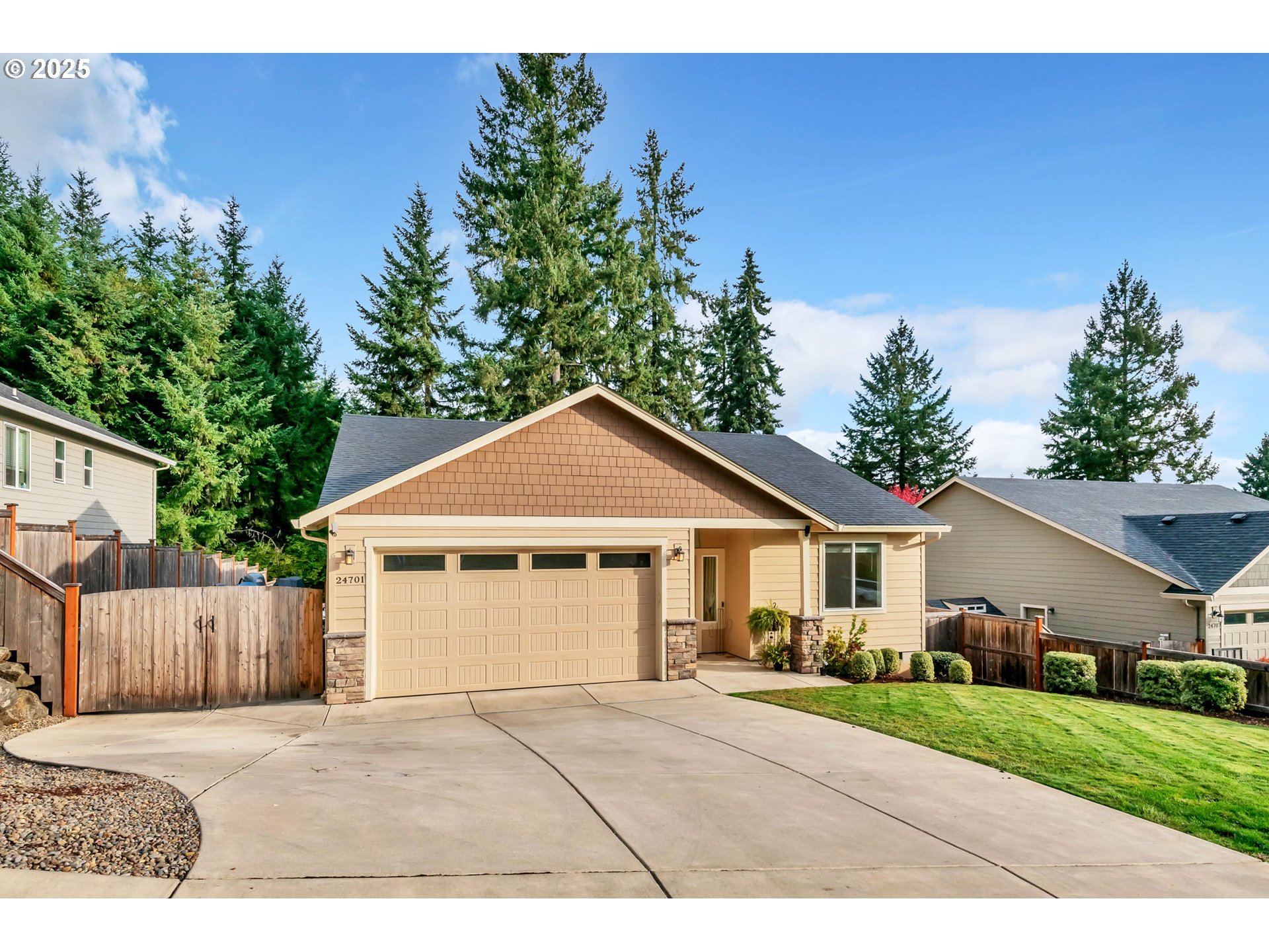 24701 Nottingham Street Veneta, OR 97487 - Photo 2 of 28 a front view of a house with a yard and garage