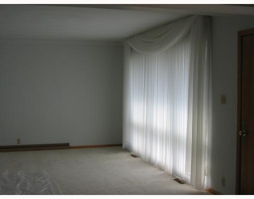1127 Evans City Road Renfrew, PA 16053 - Photo 5 of 16 Living Room. Large spacious living room and open floor plan.