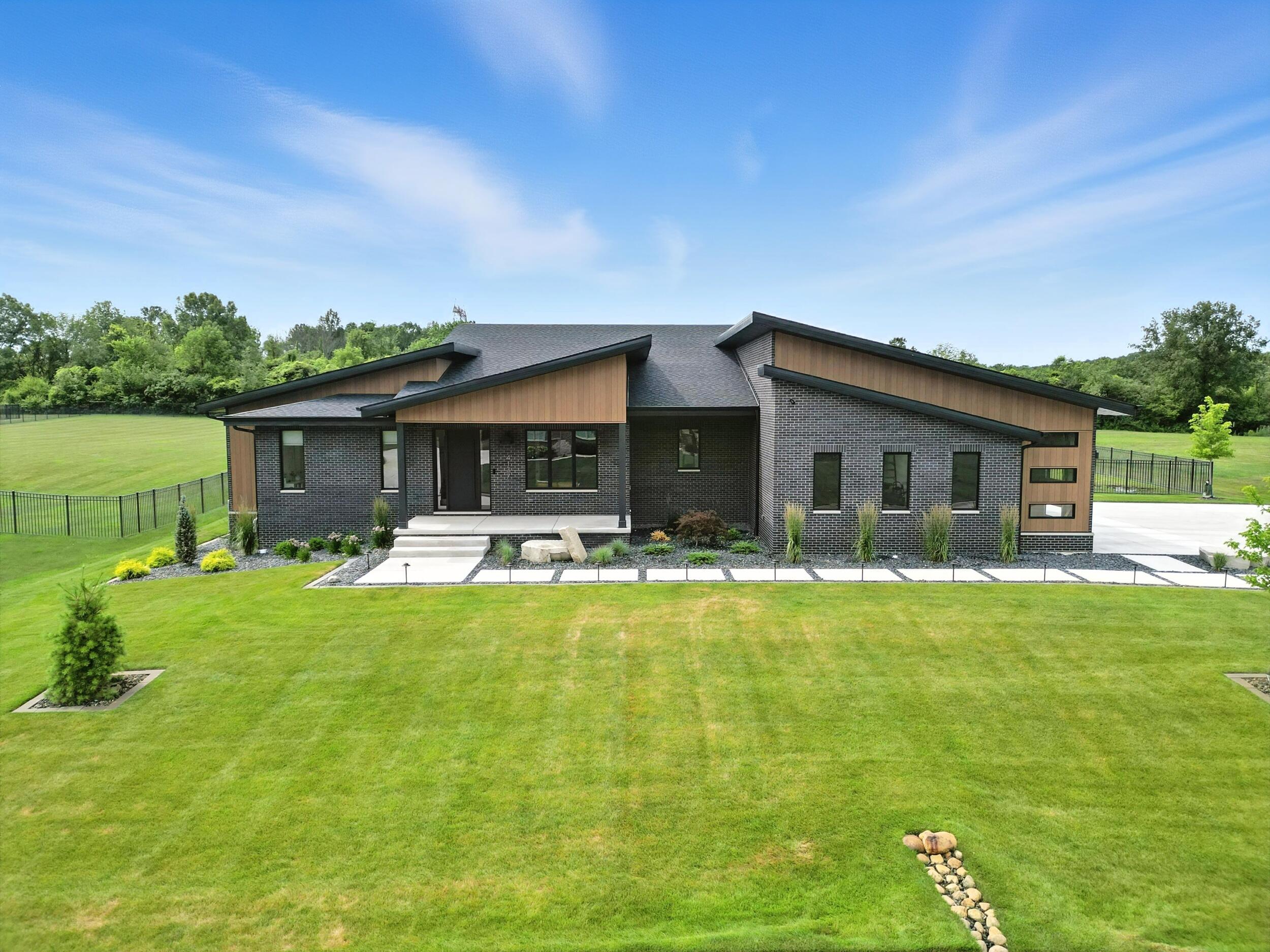 4137 167th Avenue Lowell, IN 46356 - Photo 2 of 69 2500x1875