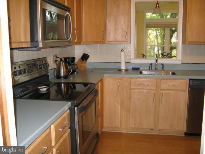 14185 Howard Road Dayton, MD 21036 - Photo 14 of 15 Kitchen