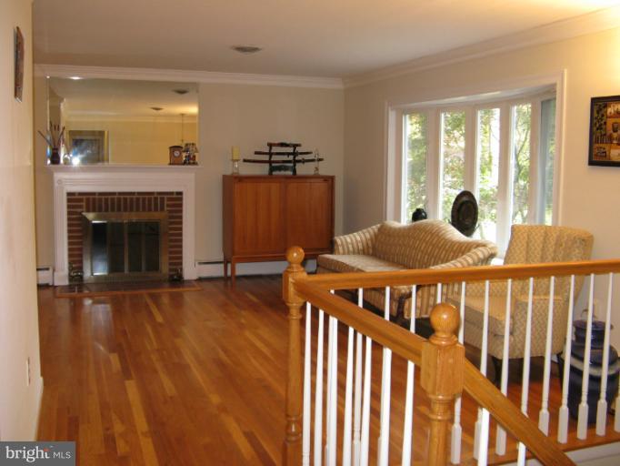 14185 Howard Road Dayton, MD 21036 - Photo 2 of 15 Living Room