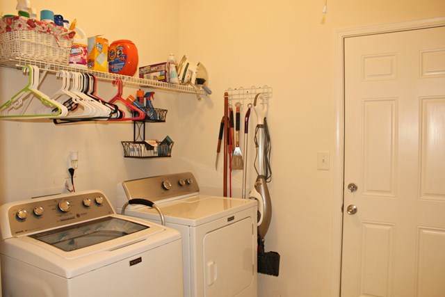 313 Hickory Road Jackson, GA 30233 - Photo 14 of 17 a utility room with dryer and washer