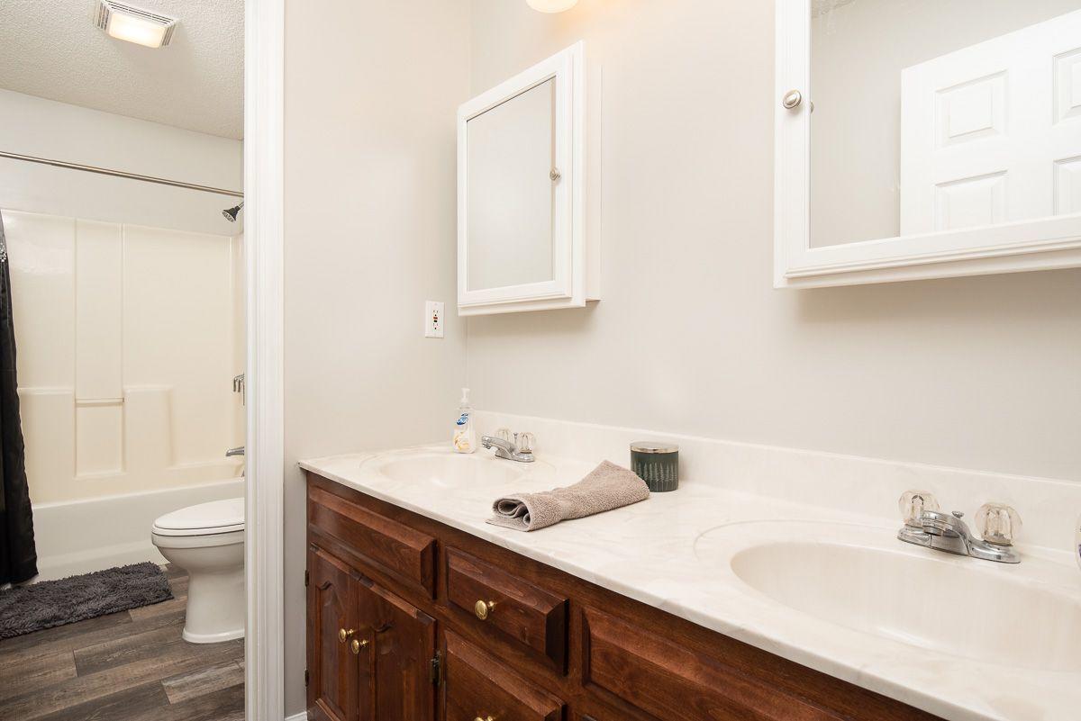 3940 Miser Station Road Louisville, TN 37777 - Photo 12 of 17 Guest Bathroom