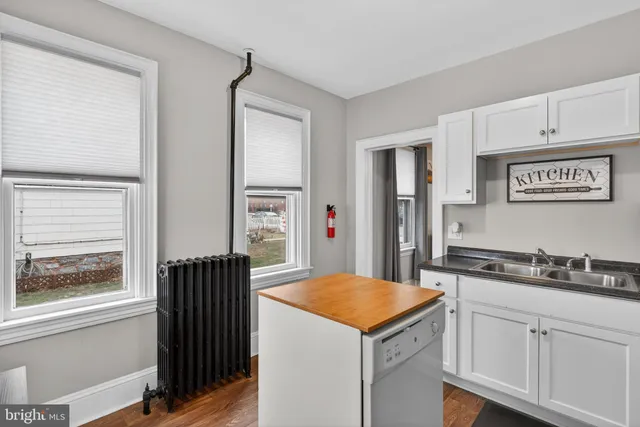a kitchen that has a sink and a refrigerator