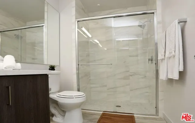 $1,787 | 1249 South Grand Avenue, Unit 517, Los Angeles, CA 90015