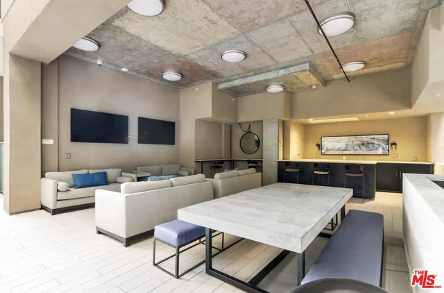 $1,787 | 1249 South Grand Avenue, Unit 517, Los Angeles, CA 90015