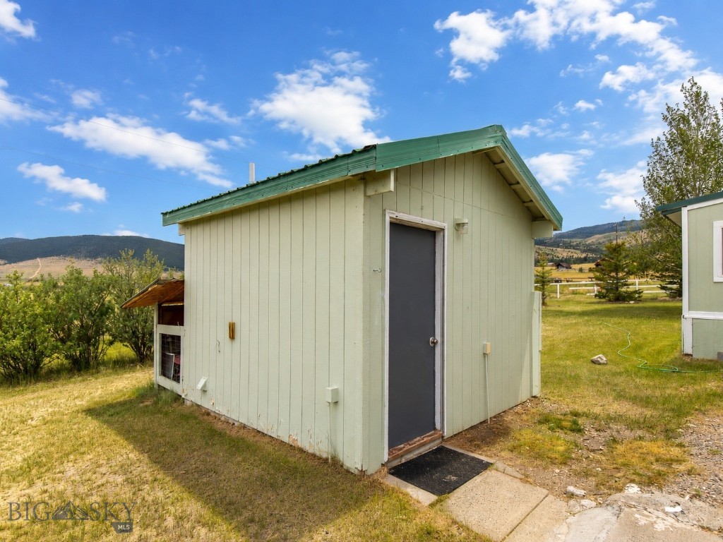 353 Shining Mountains Loop Road Ennis, MT 59729 - Photo 17 of 71 Gallery Image 17
