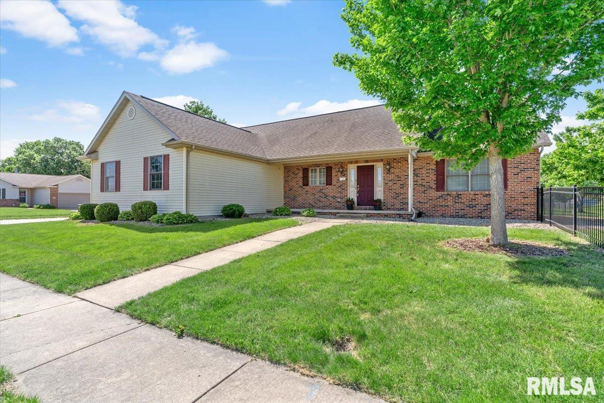 3700 Bergamot Drive Springfield, IL 62712 - Photo 3 of 38