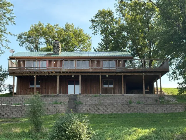 $309,900 | 4075 County Road 15, Montevideo, MN 56265