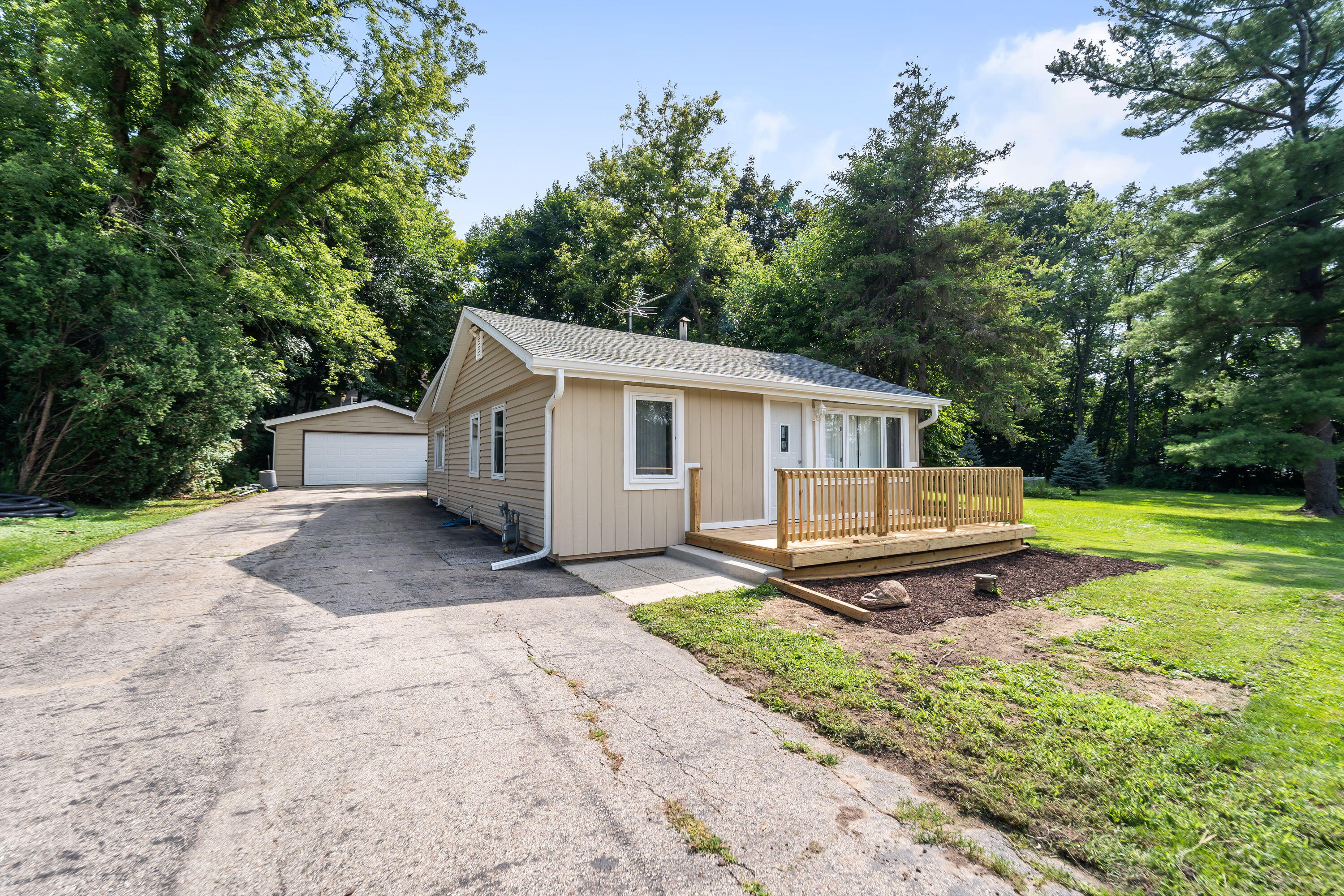 801 Vincent Road Twin Lakes, WI 53181 - Photo 2 of 27 5_DanielGarciaDSC03781