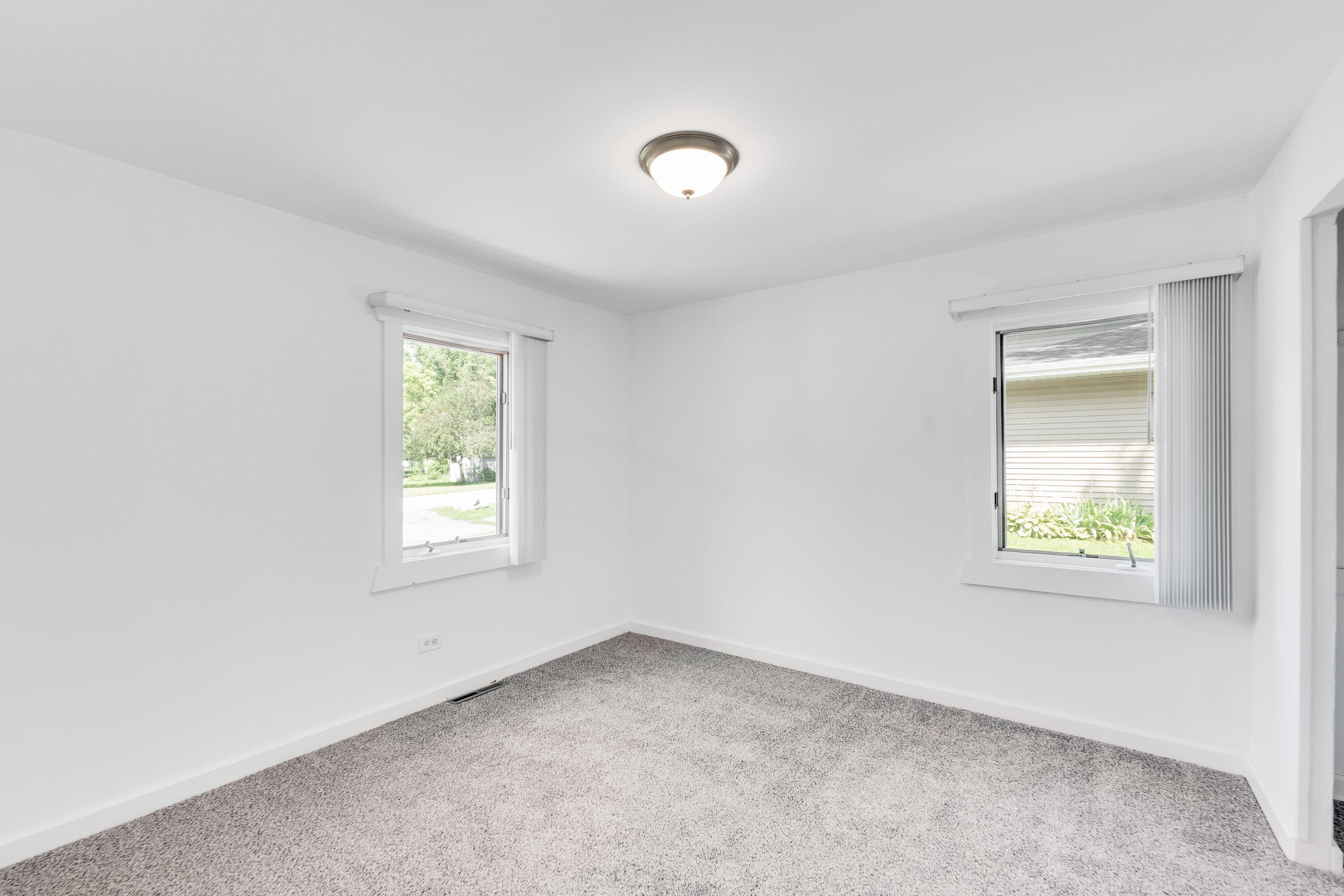 801 Vincent Road Twin Lakes, WI 53181 - Photo 4 of 27 7_DanielGarciaDSC03658