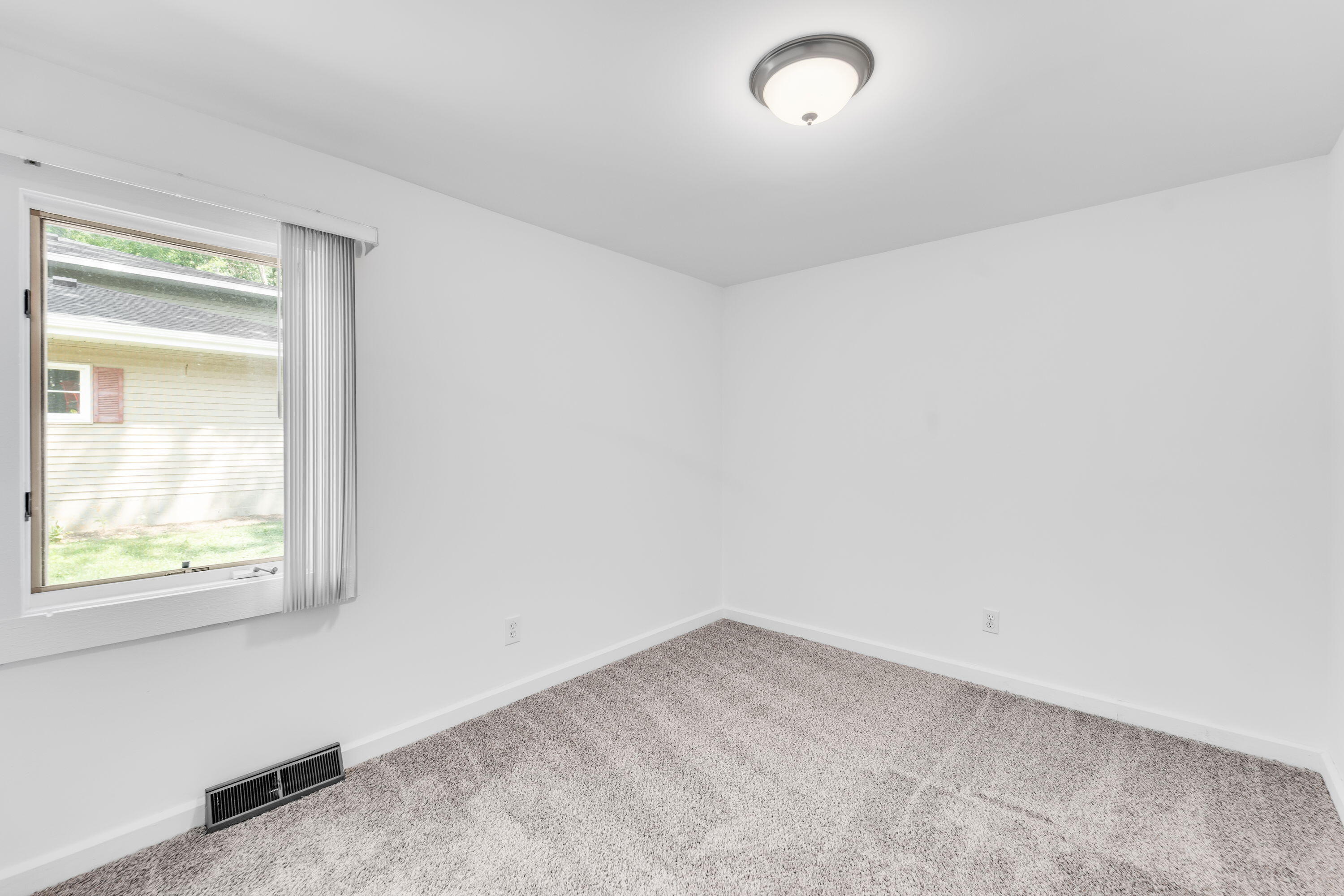 801 Vincent Road Twin Lakes, WI 53181 - Photo 5 of 27 9_DanielGarciaDSC03668