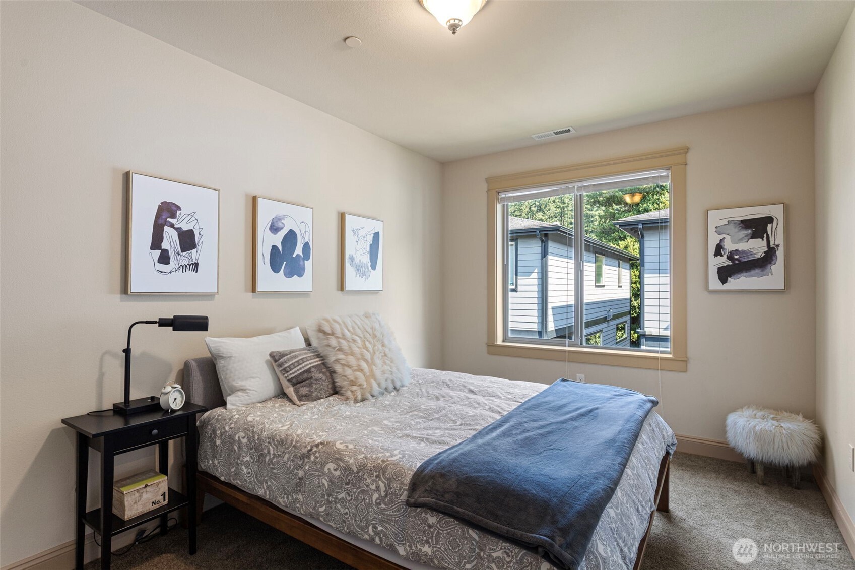 553 Southeast Andrews Street, Unit B Issaquah, WA 98027 - Photo 25 of 28 a bedroom with a bed and a window