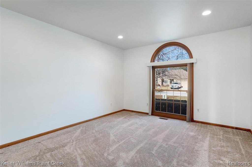 3247 Primrose Drive Rochester Hills, MI 48307 - Photo 4 of 27