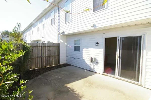 $1,050 | 3979 Sterling Pointe Drive, Unit MMM3, Winterville, NC 28590