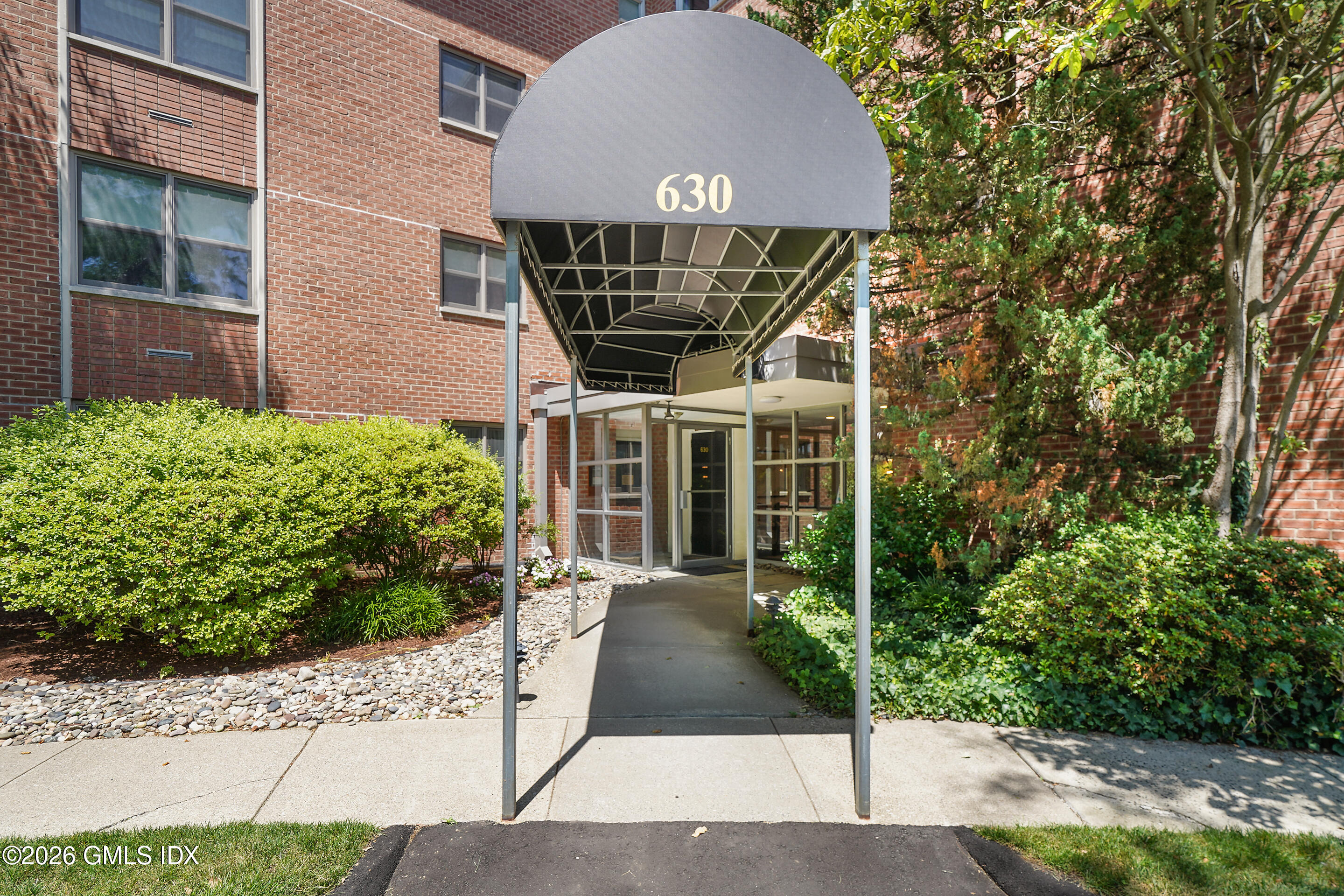630 Steamboat Road, Unit 3E Greenwich, CT 06830 - Photo 2 of 24 front entrance