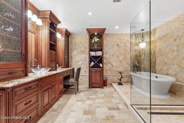 $5,750,000 | 2031 South Island Green Drive, Coeur D'Alene, ID 83814