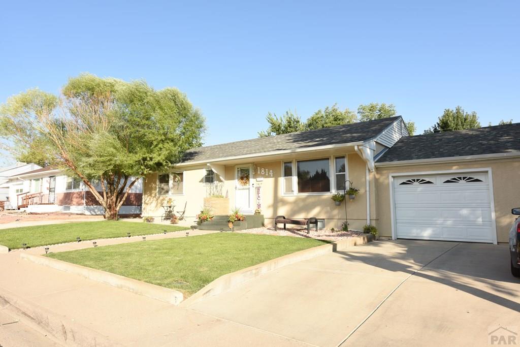 1814 Comanche Road Pueblo, CO 81001 - Photo 3 of 38