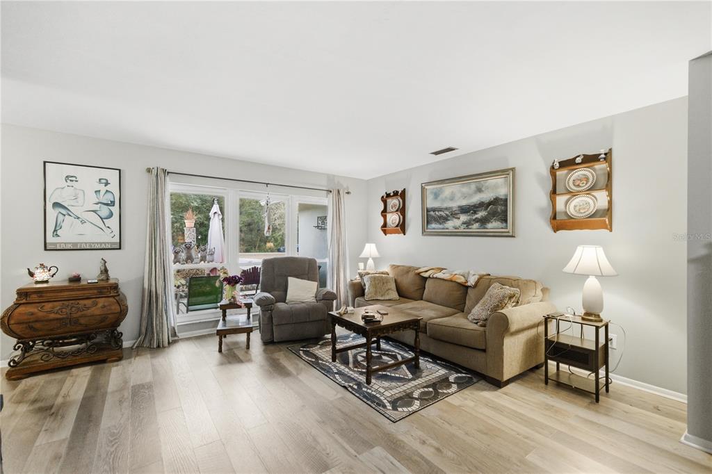 8951 Southwest 202nd Avenue Road Dunnellon, FL 34431 - Photo 6 of 38 a living room with furniture and a window