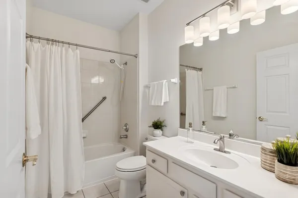 $399,000 | 2334 Meadowcroft Lane, Grayslake, IL 60030