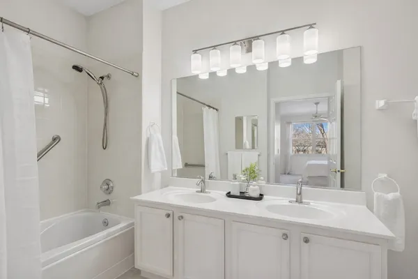 $399,000 | 2334 Meadowcroft Lane, Grayslake, IL 60030