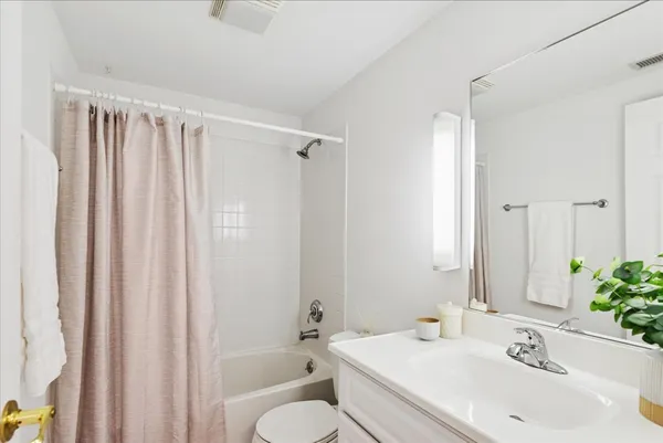 $399,000 | 2334 Meadowcroft Lane, Grayslake, IL 60030