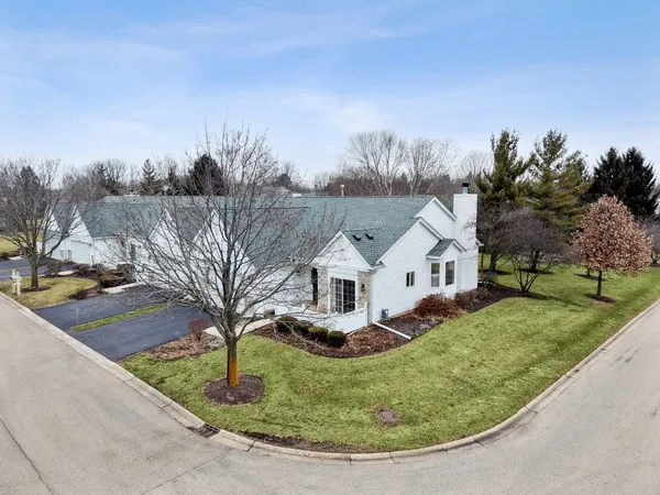 $399,000 | 2334 Meadowcroft Lane, Grayslake, IL 60030
