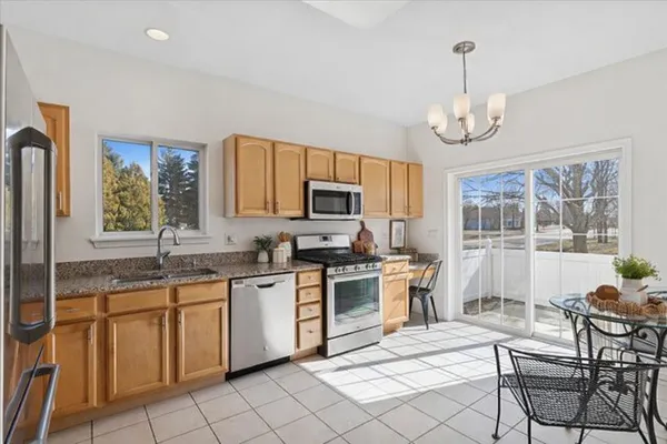 $399,000 | 2334 Meadowcroft Lane, Grayslake, IL 60030