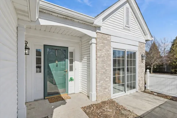 $399,000 | 2334 Meadowcroft Lane, Grayslake, IL 60030