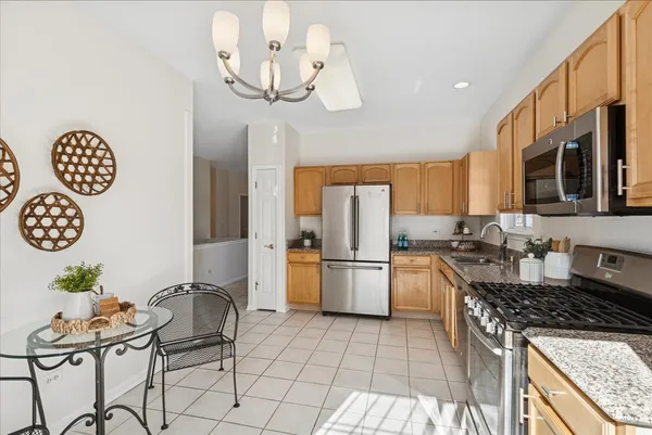 $399,000 | 2334 Meadowcroft Lane, Grayslake, IL 60030