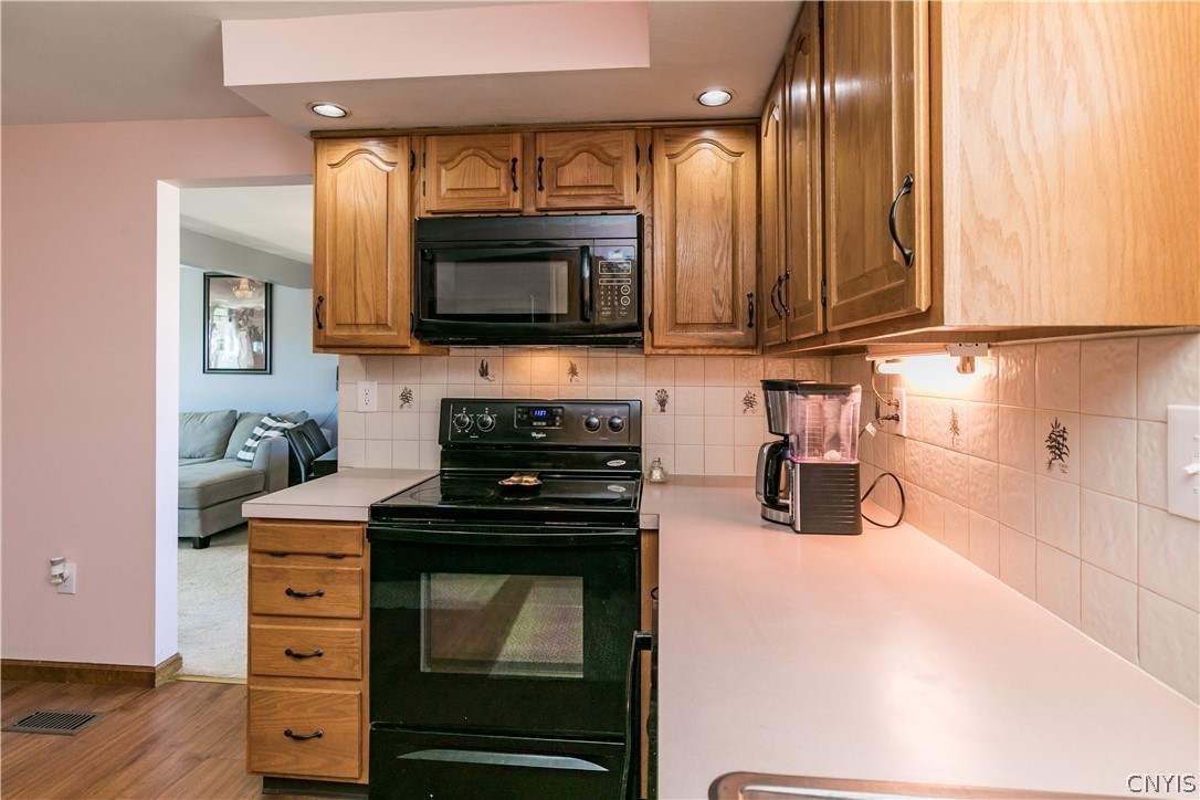 8290 Swallow Path Liverpool, NY 13090 - Photo 16 of 48 Gallery Image 16
