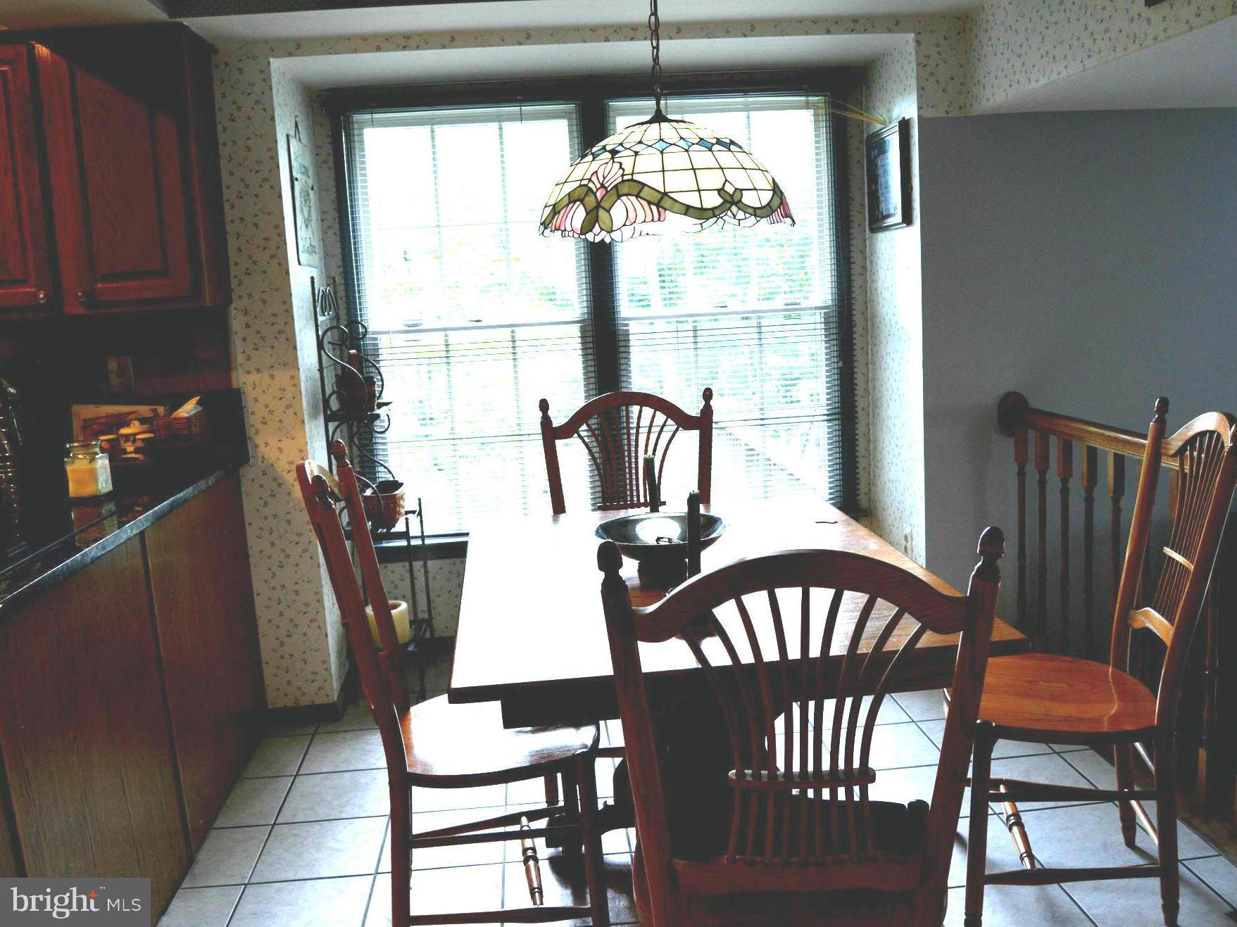 Eat-In Kitchen