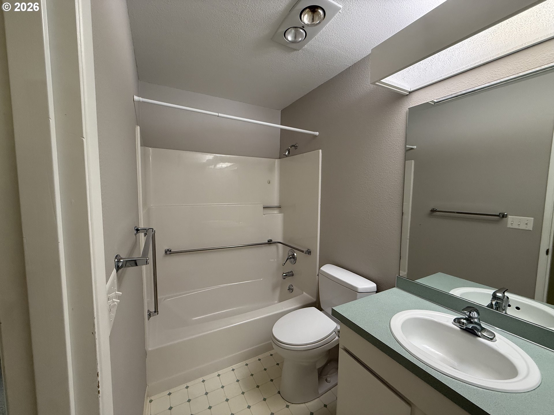 13775 Southwest Scholls Ferry Road Southwest, Unit 11 Beaverton, OR 97008 - Photo 17 of 33 Bathroom