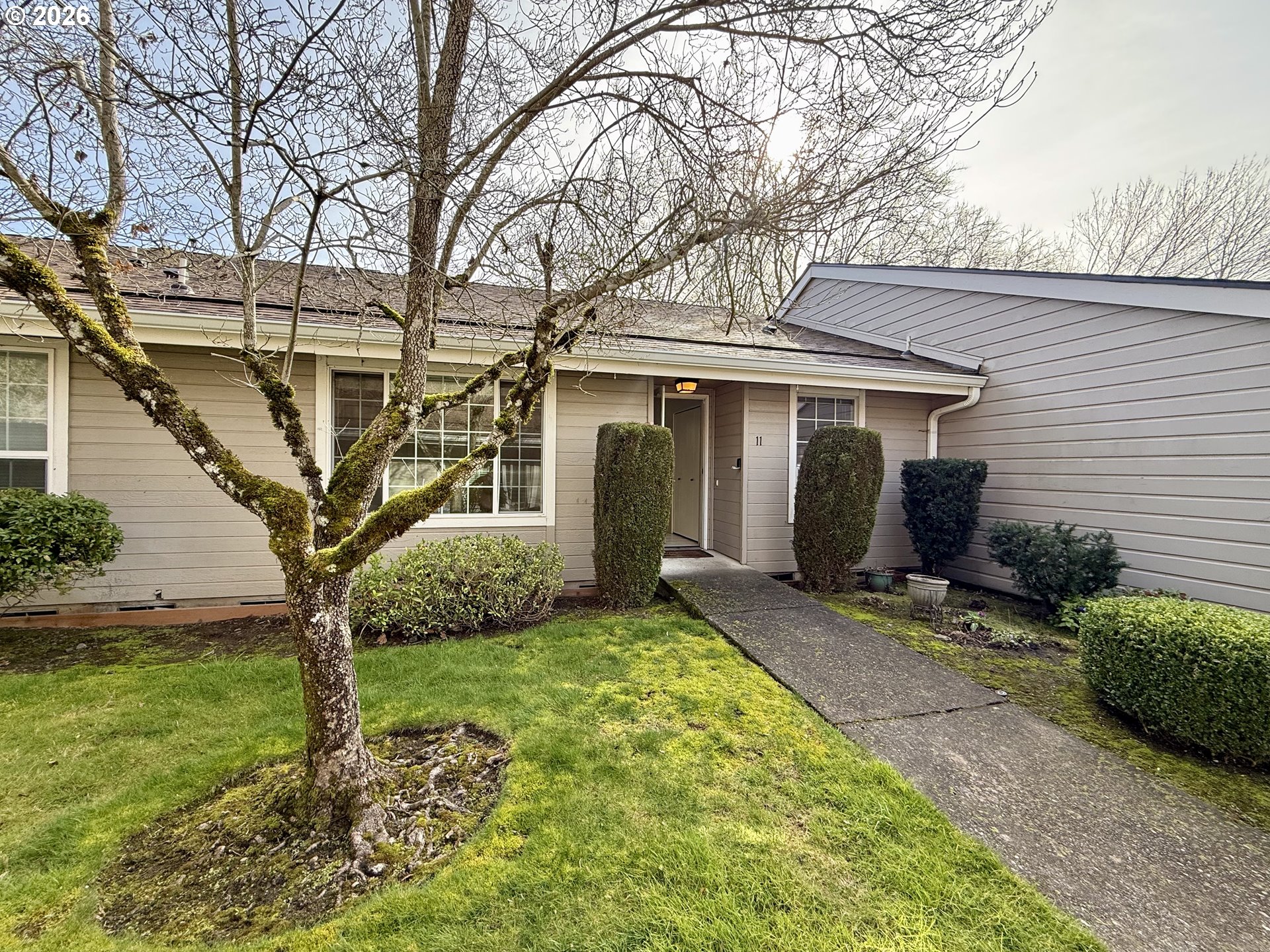 13775 Southwest Scholls Ferry Road Southwest, Unit 11 Beaverton, OR 97008 - Photo 3 of 33 Front Yard