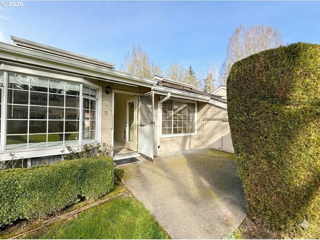 13775 Southwest Scholls Ferry Road Southwest, Unit 11 Beaverton, OR 97008 - Photo 4 of 33 Patio