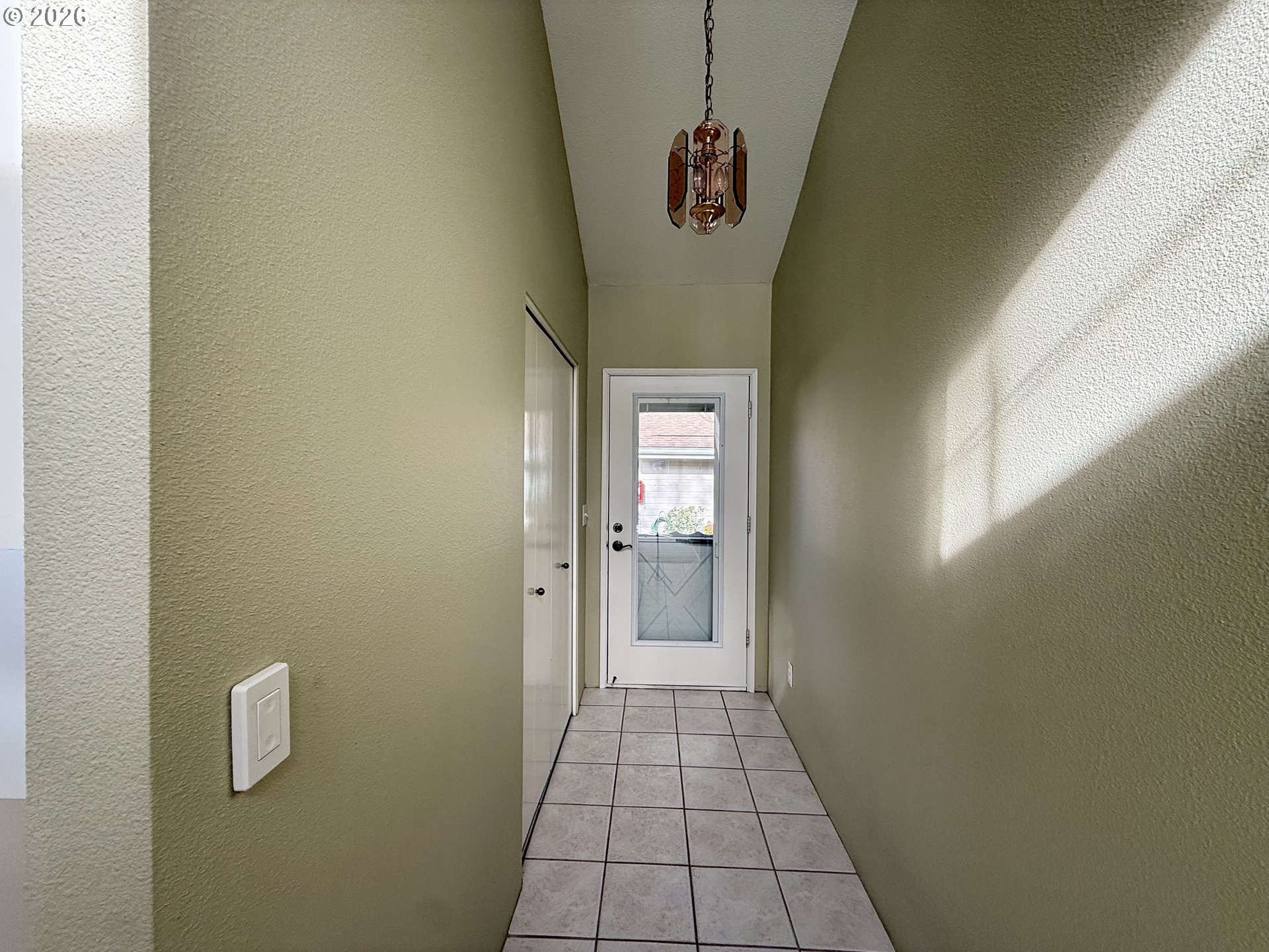 13775 Southwest Scholls Ferry Road Southwest, Unit 11 Beaverton, OR 97008 - Photo 5 of 33 Entrance/Foyer