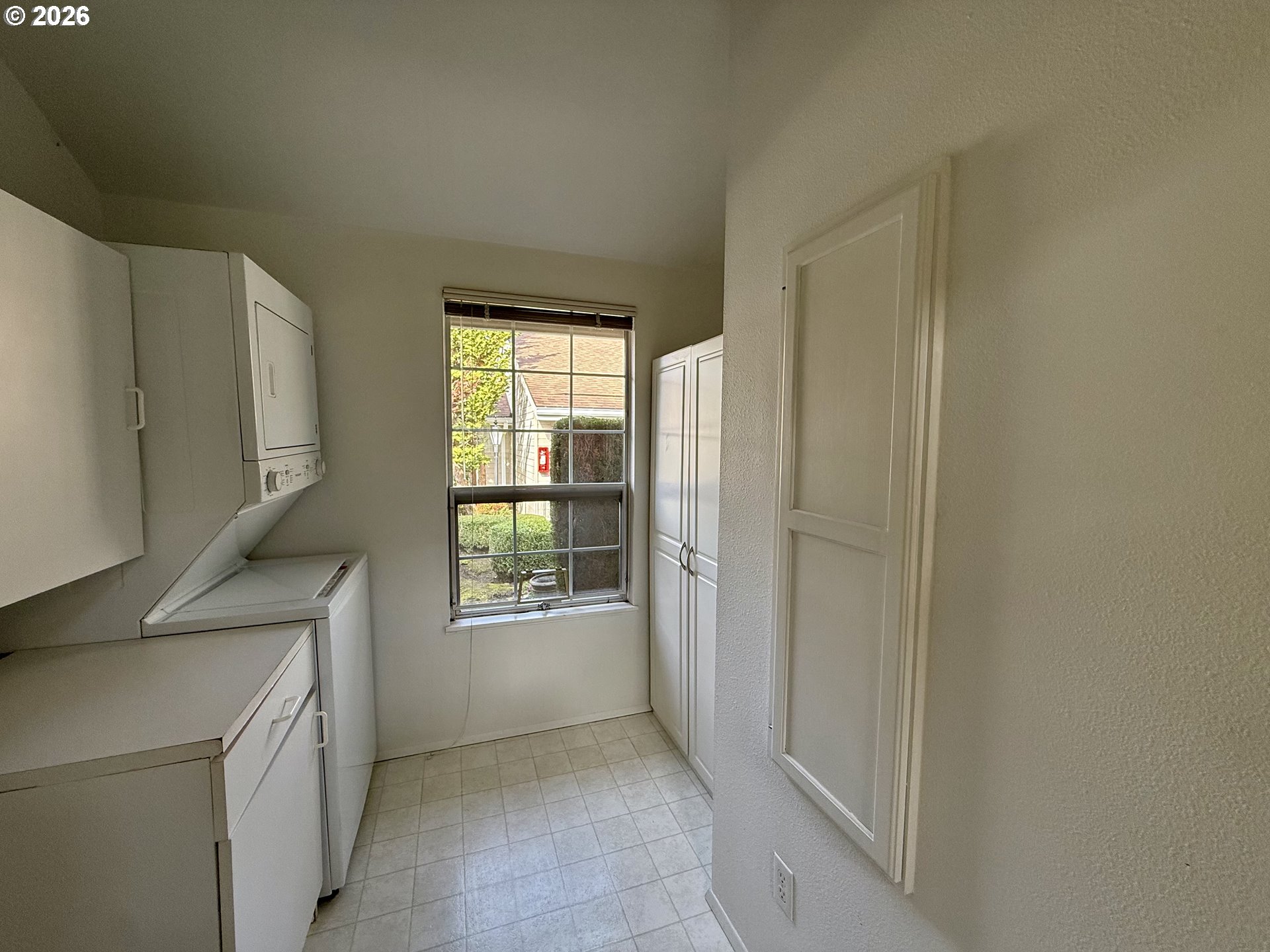 13775 Southwest Scholls Ferry Road Southwest, Unit 11 Beaverton, OR 97008 - Photo 9 of 33 Laundry