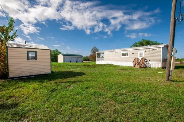 a view of a house with backyard