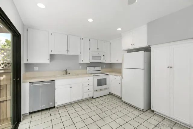 $4,150 | 3338 Caminito Vasto, La Jolla, CA 92037