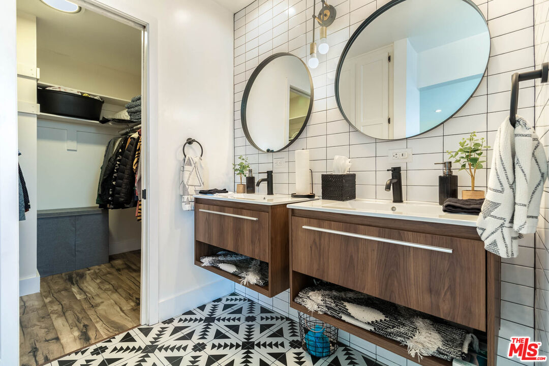 28374 Rey De Copas Lane Malibu, CA 90265 - Photo 2 of 40