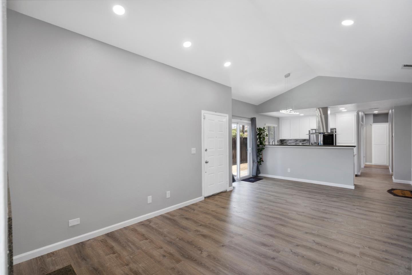 198 Rothrock Drive San Jose, CA 95116 - Photo 3 of 24