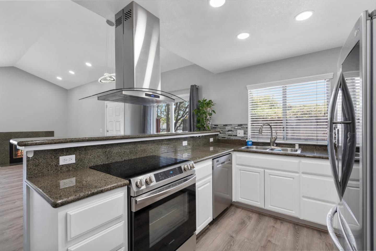 198 Rothrock Drive San Jose, CA 95116 - Photo 6 of 24