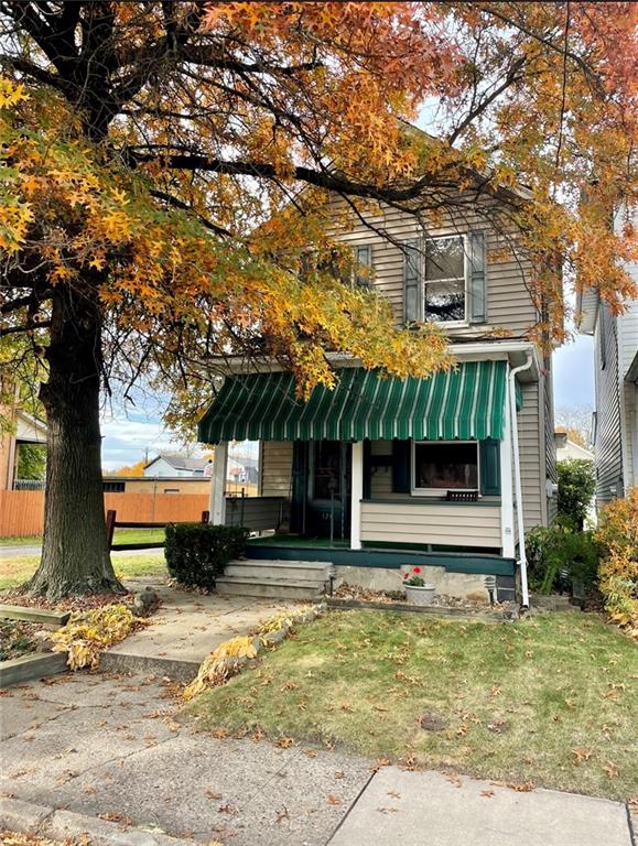a front view of house with yard
