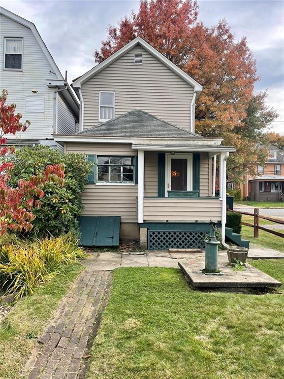 424 Deer Lane Rochester, PA 15074 - Photo 19 of 20 a front view of a house with a yard