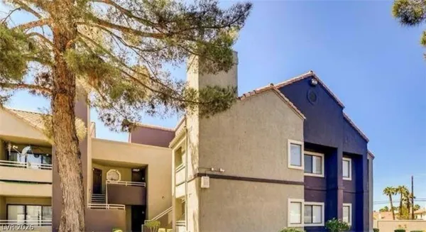 $1,625 | 5048 South Rainbow Boulevard, Unit 205, Las Vegas, NV 89118