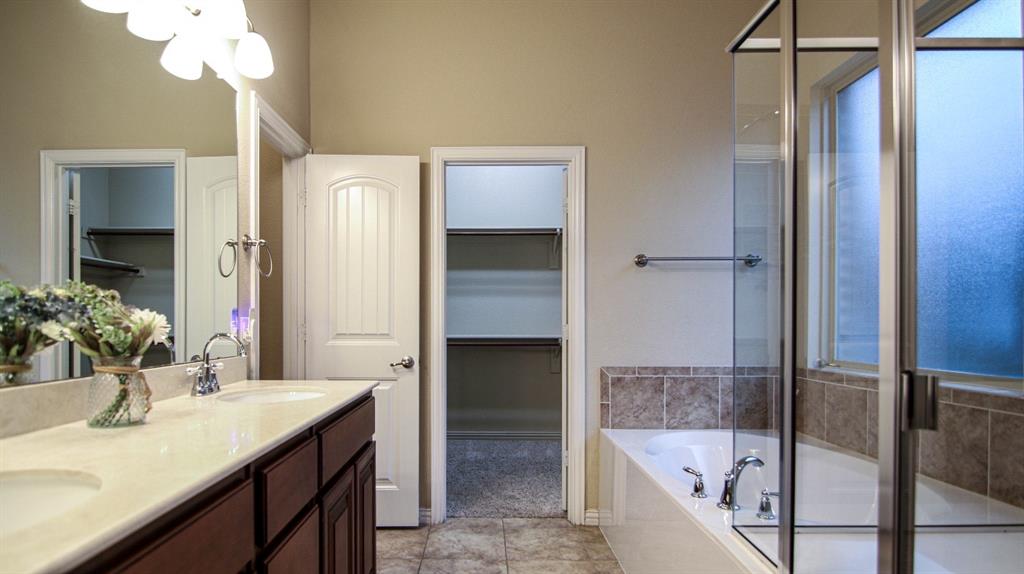 9917 Bodega Bay Road Fort Worth, TX 76177 - Photo 10 of 18 a bathroom with a tub sink and mirror