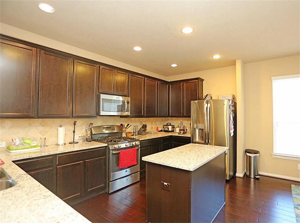 2710 Diamond Vista Lane Rosharon, TX 77583 - Photo 7 of 32 Gallery Image 7